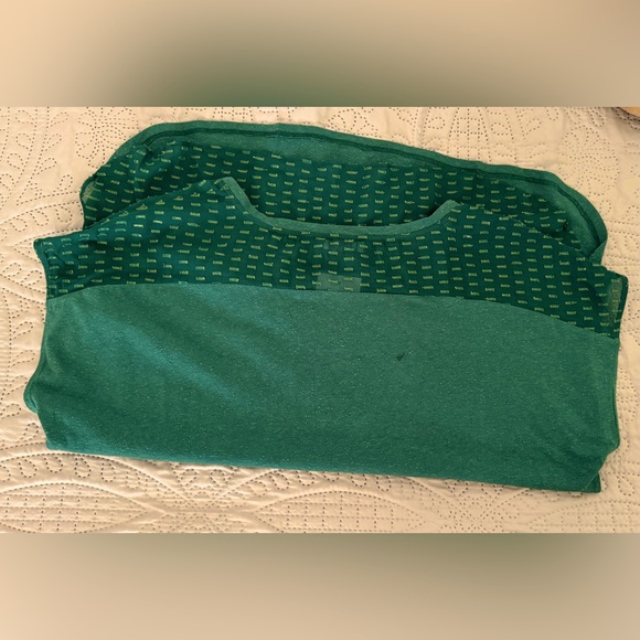 Diana Gallesi Beautiful green with gold accents
made in Italy
size 12.
NWT - Picture 5 of 7